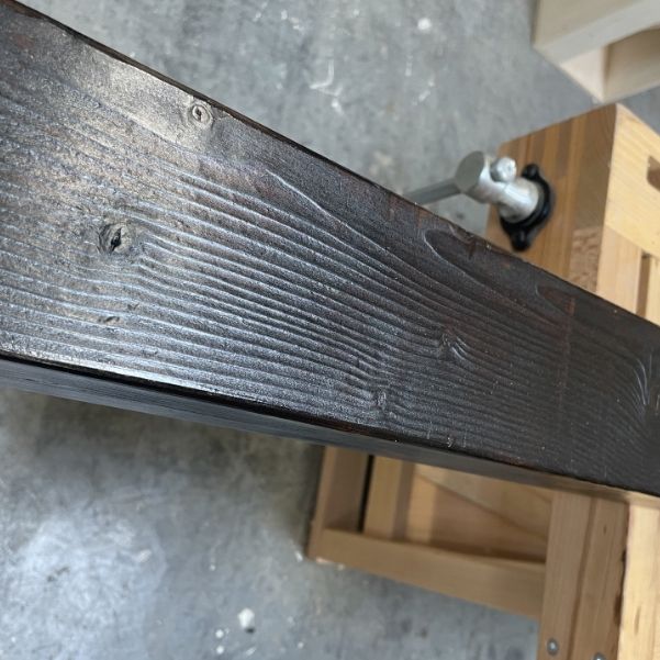 poutre en bois brule